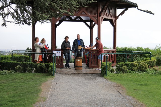 Chinesischer Pavillon, historische Münzen selber prägen