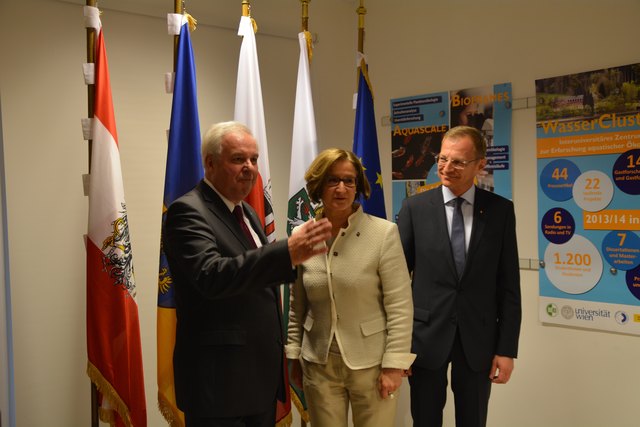 Niederösterreichs Landeshauptfrau Johanna Mikl-Leitner (M.) mit Hermann Schützenhofer (l.)  und Thomas Stelzer (r.) in Lunz.