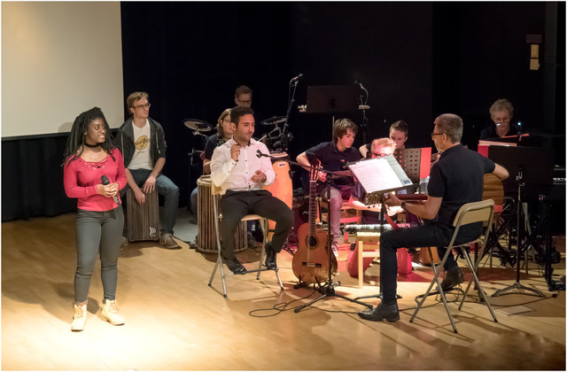 Sheilla brachte sich sängerisch und tänzerisch ein