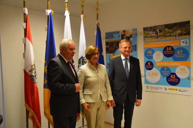Niederösterreichs Landeshauptfrau Johanna Mikl-Leitner (M.) mit Hermann Schützenhofer (l.)  und Thomas Stelzer (r.) in Lunz.