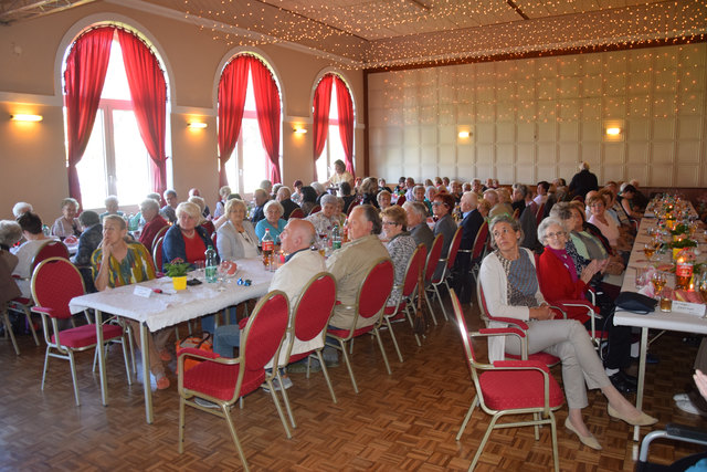 Tag der offenen Tr im Seniorenzentrum. Unter dem Motto Ein offenes Haus zum Kennenlernen lud das Seniorenzentrum Fischamend am 03.10.2014. WILLKOMMEN IN DER Stadtgemeinde Fischamend