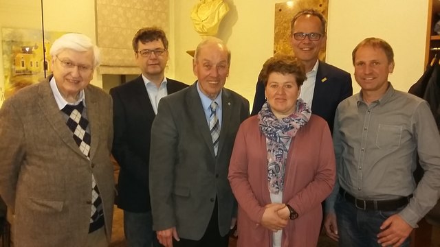 Vorstand Winfried Leisser, Richard Wimmer, Obm. Reinhold Griebler, Monika Fleischmann, Hannes Weitschacher und Helmut Bergmann. Foto: gr
