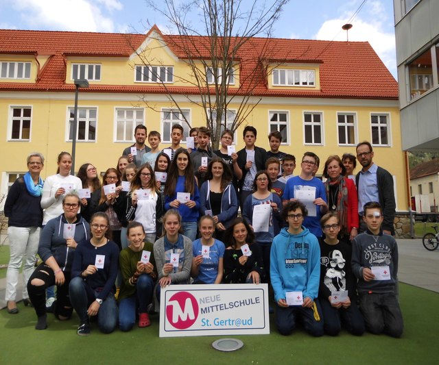 Die Schüler der vierten Klassen der Neuen Mittelschule (NMS) St. Gertraud absolvierten erfolgreich einen "Erste Hilfe"-Kurs