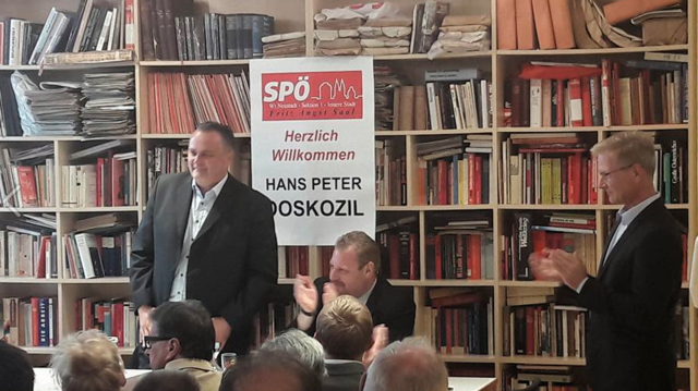 Starke Worte von Minister Hans Peter Doskozil, beklatscht unter anderen von Ex-Bürgermeister Bernhard Müller (neben Doskozil) und Sektionschef Thomas Fröch (r.)
