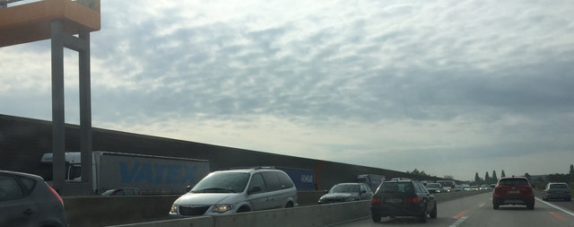 Horror-Staus wie am vergangenen Wochenende legen Verkehr lahm, alle weichen über B10 und die B9 durch Fischamend aus.