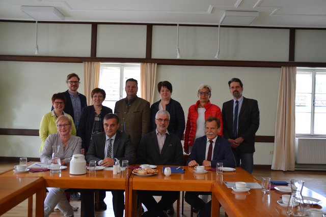 Kämpfen für den Erhalt der Sonderschule: Andrea Wieland, Renate Lengauer, Helmut Wallner, Gabriele Langsenlehner, Anton Erber, Franz Sonnleitner, Franz Winter, Waltraud Stöckl, Christine Dünwald, Martin Ploderer und Martin Traxler.
