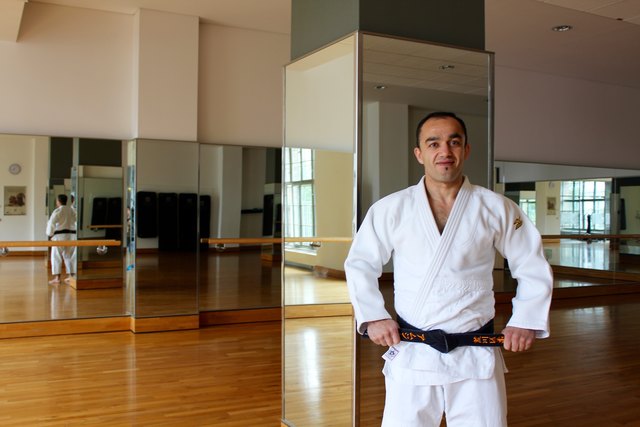 Amjad Karimyan ist Judotrainer 4. Dan, Fitness Coach, Mentaltrainer und Bundeskampfrichter im Judosport