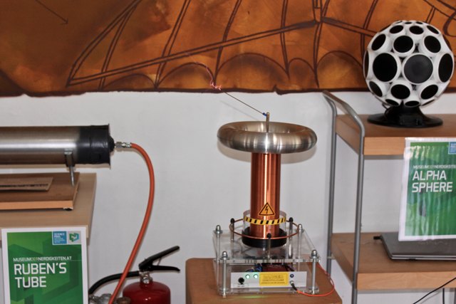 Musikmachen mit Elektronik - hier mit einer Tesla-Spule