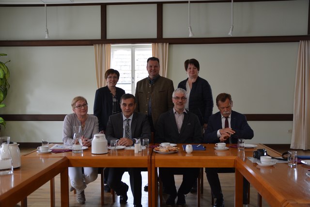 Kämpfen für den Erhalt der Sonderschule: Renate Lengauer, Gabriele Langsenlehner, Anton Erber, Franz Sonnleitner, Franz Winter, Waltraud Stöckl und Martin Ploderer.