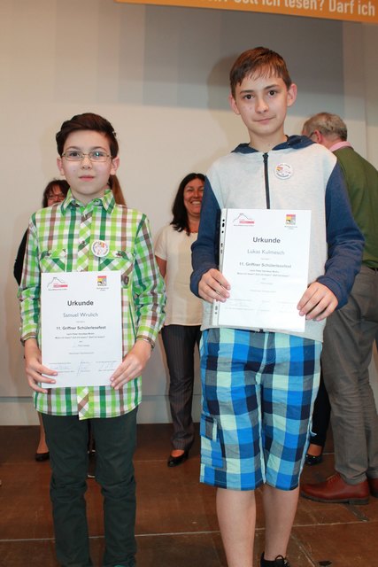 Gewinner Lukas Kulmesch (NMS Bleiburg) und einer der beiden Zweiplatzierten Samuel Wrulich (BZ Bad Eisenkappel)