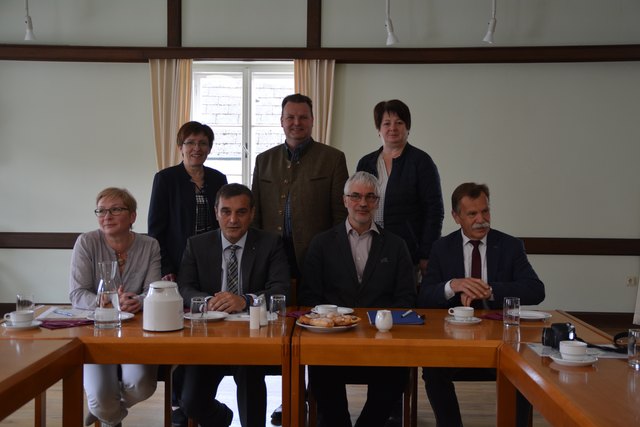 Kämpfen für den Erhalt der Sonderschule: Renate Lengauer, Gabriele Langsenlehner, Anton Erber, Franz Sonnleitner, Franz Winter, Waltraud Stöckl und Martin Ploderer.