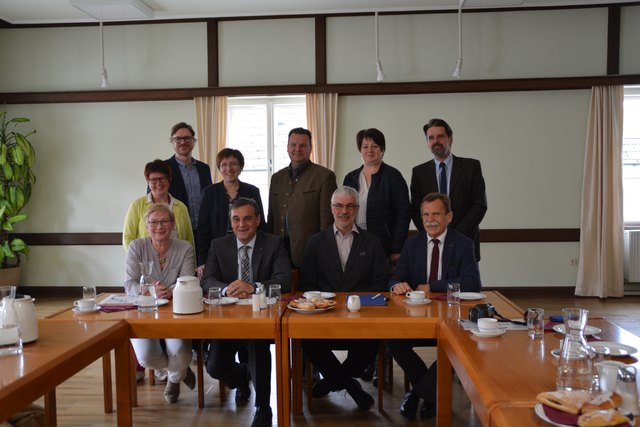 Kämpfen für den Erhalt der Sonderschule: Renate Lengauer, Andrea Wieland, Helmut Wallner, Gabriele Langsenlehner, Anton Erber, Franz Sonnleitner, Franz Winter, Waltraud Stöckl, Martin Ploderer und Martin Traxler.