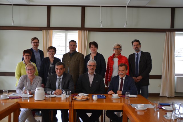 Kämpfen für den Erhalt der Sonderschule: Andrea Wieland, Renate Lengauer, Helmut Wallner, Gabriele Langsenlehner, Anton Erber, Franz Sonnleitner, Franz Winter, Waltraud Stöckl, Christine Dünwald, Martin Ploderer und Martin Traxler.