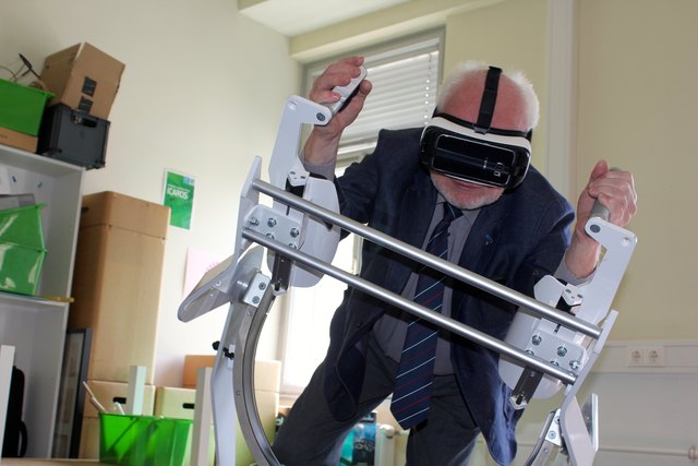 Josef Witke (WKW) genießt seinen virtuellen "Flug" am ICAROS Flugsimulator