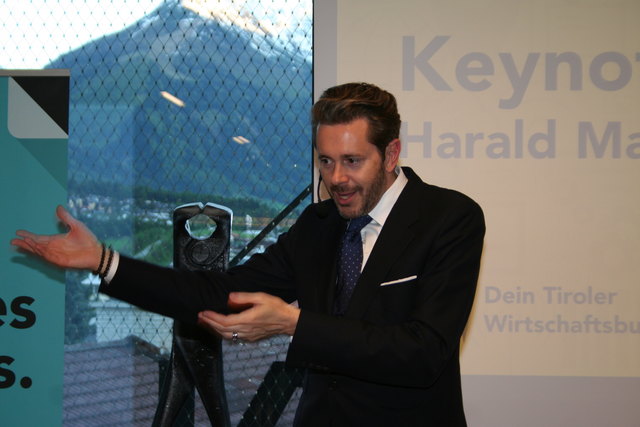 Der frisch gebackene Bundesminister für Wissenschaft, Forschung und Wirtschaft, Dr. Harald Mahrer, referierte zum Thema Digitalisierung.