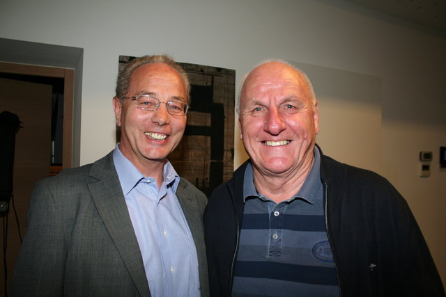 Unter den Zuhörern waren auch der Innungsmeister der Kunsthandwerker, Peter Pfötscher aus Innsbruck (li.) und der Spartenobmann für Gewerbe und Handwerk in der WK Tirol, Georg Steixner aus Schönberg (re.).