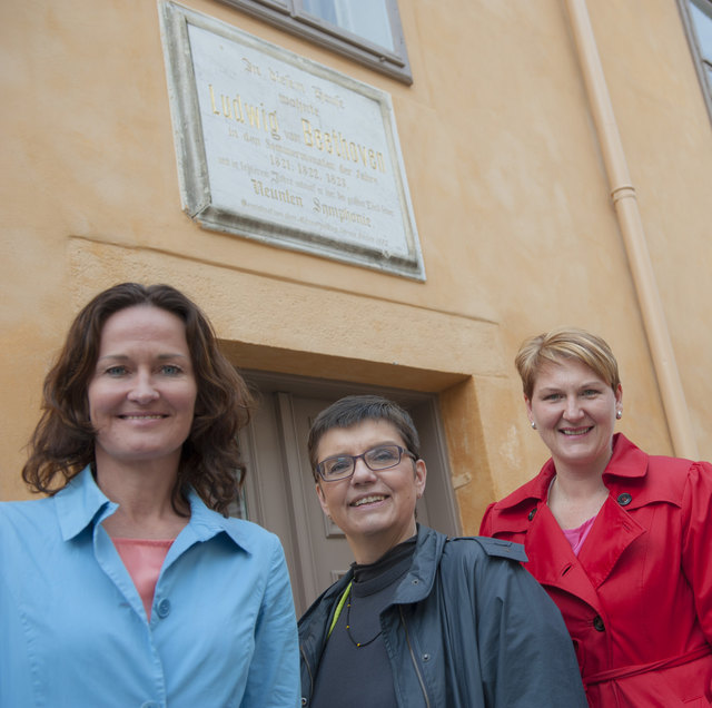 Ein Blick in die Vergangenheit: Die scheidende Klubobfrau Eva Glawischnig mit Landesparteisprecherin Helga Krismer im Rahmen der "Grüne on Tour"-Kampagne 2014 | Foto: Grüne