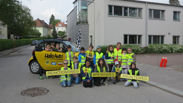 Die Schüler lernten bei der Aktion viel darüber, wie lange es dauert, bis ein Auto nach einer Vollbremsung zum Stillstand kommt.