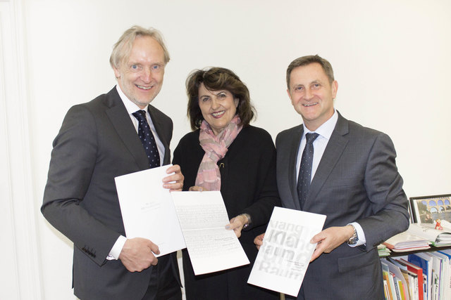 Einblick in die Arbeit des Netzwerks: Günter Riegler (l.), Margret Roth und Reinhold Matejka