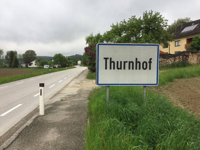 Thurnhof kommt vom Hof mit einem (Wohn)Turm.