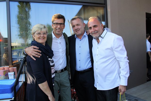 Feierten die Eröffnung des Leo in Kalsdorf: Ursula Rauch, Ronald Roj, Vzbgm. Manfred Komericky und Reinhold Angeler.