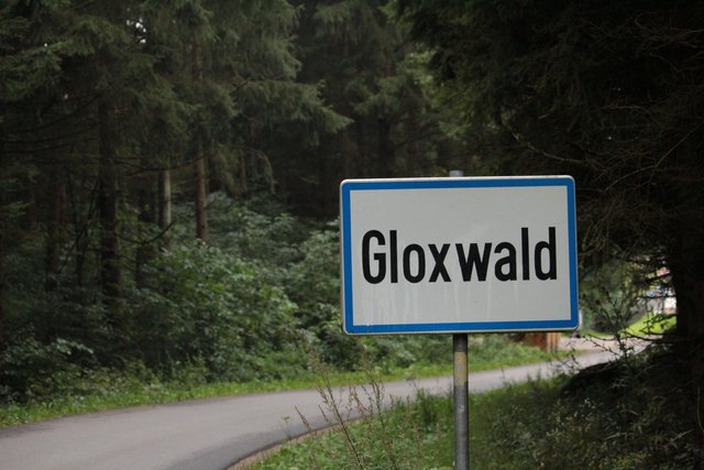 Gloxwald ist auf eine Quelle bezogen.