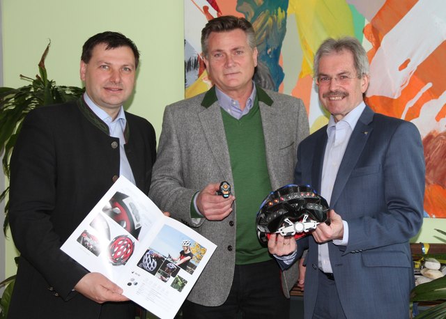 Bundesrat Andreas Pum, Unternehmer Frans Losbichler und Landesrat Karl Wilfing. | Foto: Land NÖ