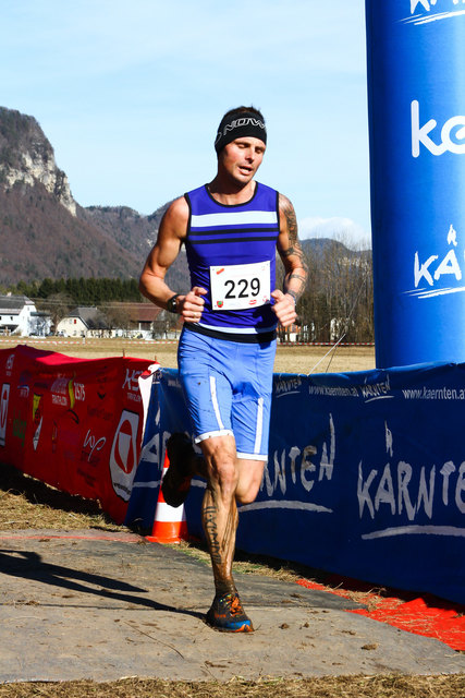 Silvio Wieltschnig, Roland Stark und Hans-Jörg Wiedenig (SC Hermagor - Sektion Laufen) holen die Goldmedaille beim Kärntner Crosslauf 2017 in der Teamwertung | Foto: KK