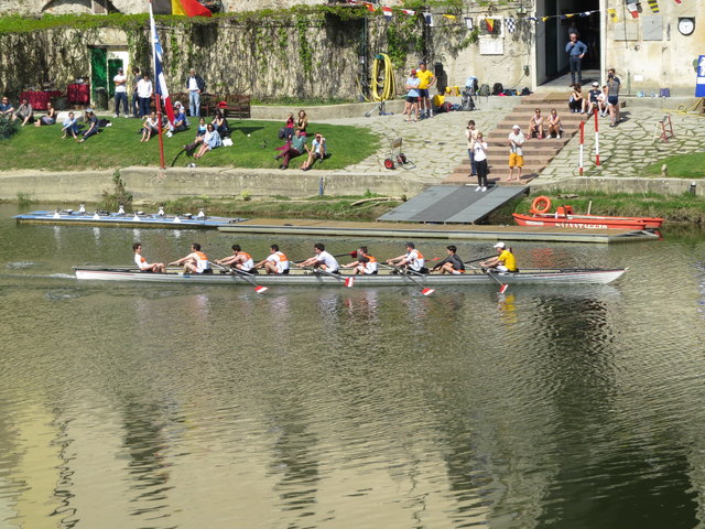 Zieleinlauf eines "Achters mit Steuermann