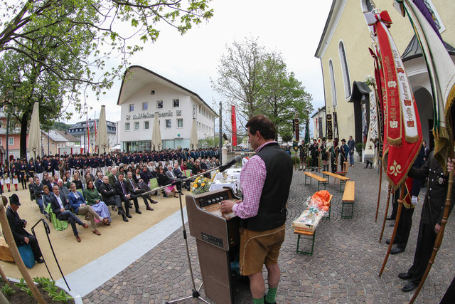 Eröffnung neugestalter Marktplatz in ThalgauFoto: Franz Neumayr      21.5.2017Im Bild Bürgermeister Martin Greisberger bei seiner Festansprache