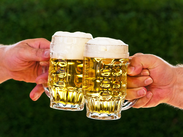 Biergenießer und Festtiger sollten am kommenden Samstag im Gerätehaus in Mutters vorbeischauen!