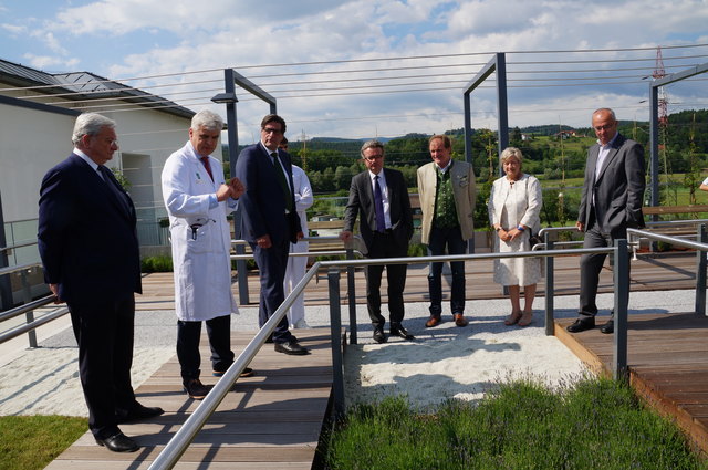 Der neue Therapiegarten am Dach des Speisesaals dient der Remobilisation der Patienten.