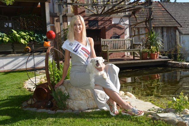 Vizemiss Burgenland Daniela Krug mit ihrem Schatz Louis.