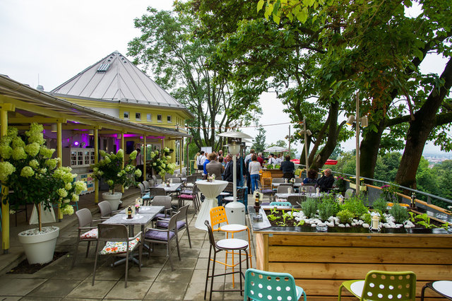 Das Flair, der Ausblick, die Umgebung: Am Rosenhain findet man einen ruhigen, schönen Gastgarten mit einzigartigem Blick auf Graz. | Foto: Café Rosenhain