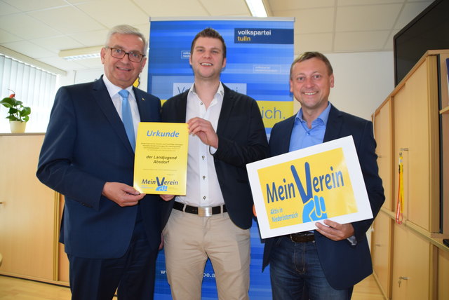 LA Alfred Riedl, Obmann Lukas Riedl und NR Johann  Höfinger. | Foto: Zeiler