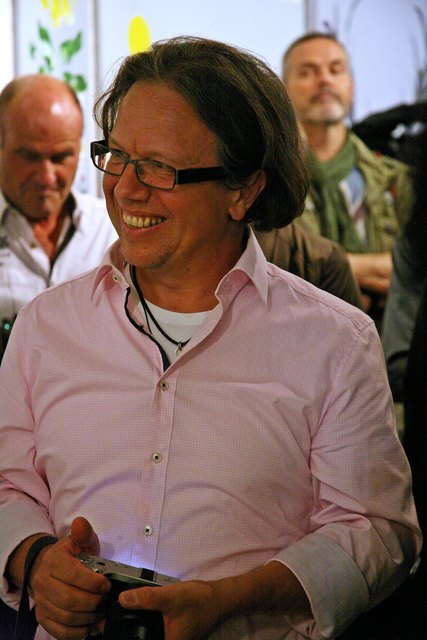 Stephen Kuderer leistete tatkräftige Unterstützung beim Aufbau der Ausstellung