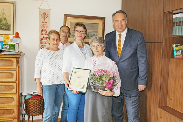 v.l.n.r.:Sylvia Steidl, Werner Steidl,VBGM. Irene Wallner-Hofhansl , Charlotte Steidl und Bürgermeister Josef Schmidl-Haberleitner
