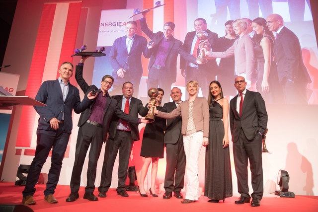 Das Projekt-Team der Business Upper Austria – OÖ Wirtschaftsagentur GmbH mit Laudator Axel Kühner von Greiner. | Foto: Hermann Wakolbinger