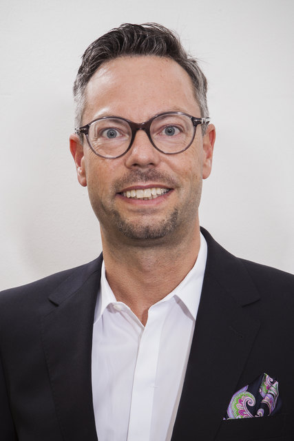 "Wer einen hohen Lichtschutzfaktor verwendet, bräunt langsamer aber intensiver", weiß Apotheker Gerald Heinke.