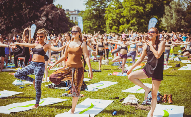 Im Augarten findet am 11. Juni die Yoga Convention statt. Um 9.30 Uhr geht’s mit einem gemeinsamen Sonnengruß los.