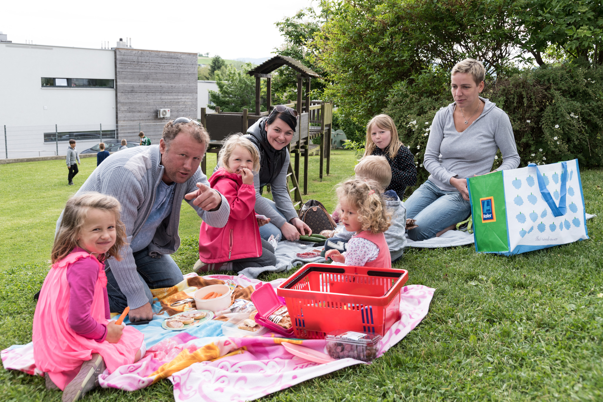 Straßenmalprojekt und Familienpicknick im Kindergarten - Rohrbach