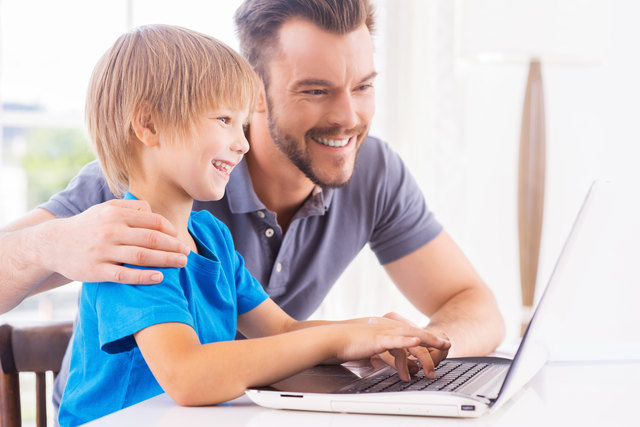 Mediennutzung: Eltern sollten ihrem Nachwuchs ein Vorbild sein. | Foto: gstockstudio/Fotolia