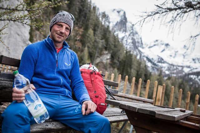 Mit Peter Ortner will Gasteiner das Verhältnis von Mineralwasser und Sport betonen. | Foto: Maximilian Brucker