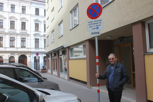 Erst im März präsentierte Bezirksvorsteher Leo Plasch weitere Anrainerparkplätze. Nun sollen diese ab September wieder geöffnet werden. | Foto: BV 4