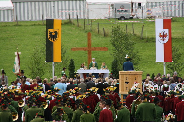 Die Feldmesse inklusive Festakt finden traditionell am Sonntag statt – danach gibt es viel Musik!