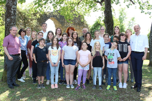 Die Kinder der Neuen Mittelschule Neuhaus am Klausenbach präsentierten die Ergebnisse ihrer Tierzählungen im Naturpark Raab. | Foto: FTI Burgenland