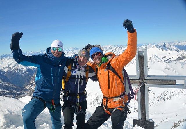 Andreas Goldberger (Bildmitte) mit seinen Begleitern von skitourenwinter.com