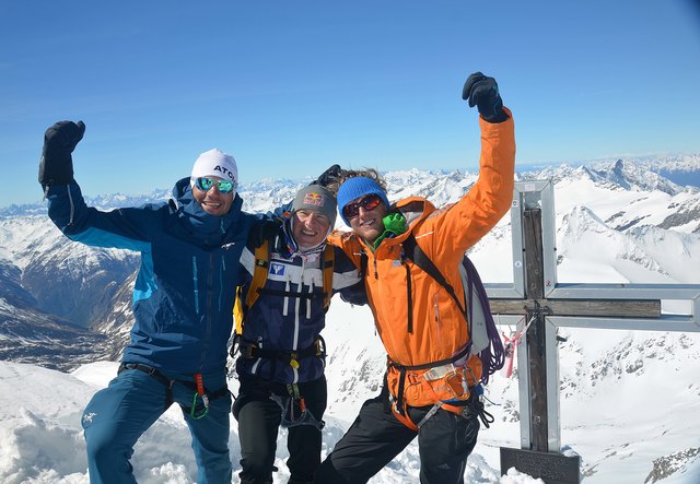 Andreas Goldberger (Bildmitte) mit seinen Begleitern von skitourenwinter.com | Foto: www.skitourenwinter.com