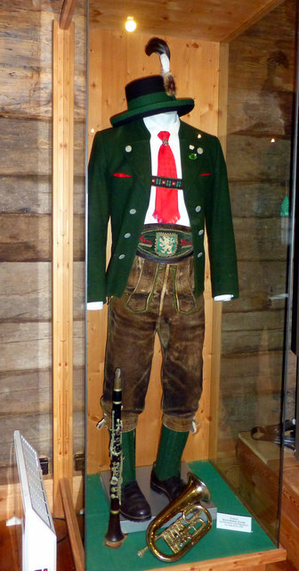 Die "Kern-Buam" traten in der traditionellen Tracht auf - genau wie heute das "Schneiderwirt Trio".