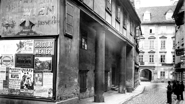 Foto: Leopold Bude, ehem. Postgasse 9 und 11 in Richtung Schmiedgasse